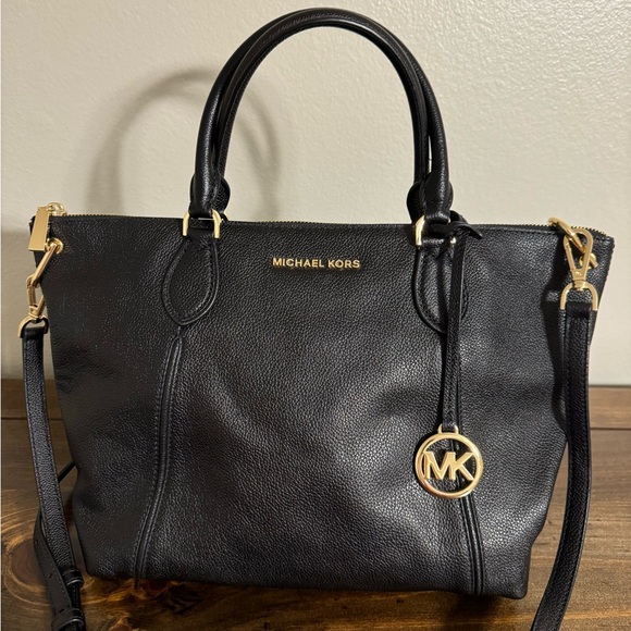Michael Kors - Picture 1 of 5